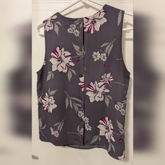 3/$20 Banana Republic Sleeveless Blouse, Floral - Picture 2 of 5